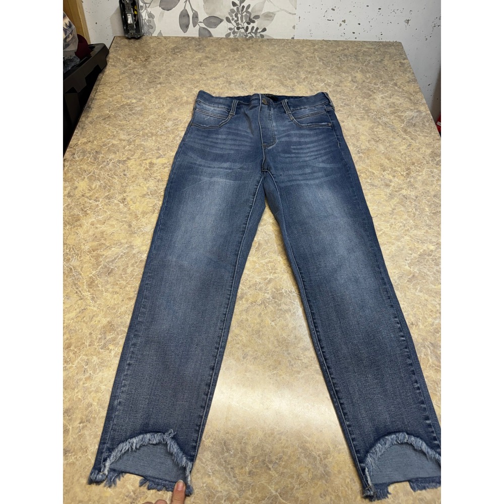 Liverpool Los Angeles Skinny Crop Jeans Medium Wash Frayed Tulip Hem Size 8 29